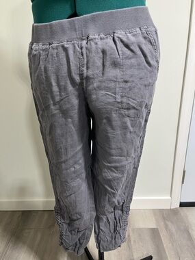 Ellen Tracy Gray Capri Pants